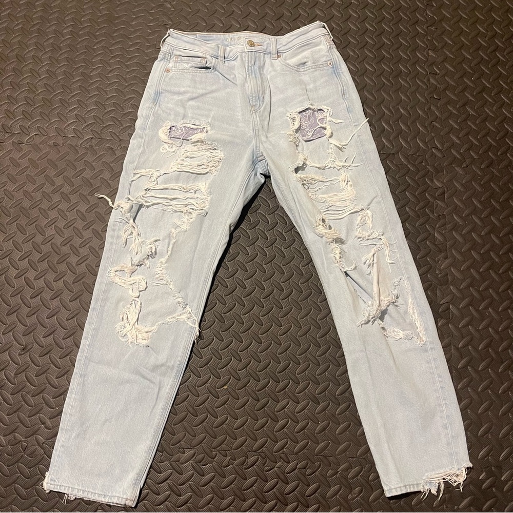 American Eagle Outfitters Light Wash Ripped Mom Jeans size 8